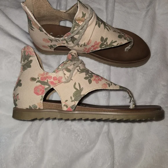 Very G Floral Canvas Sandals - Cream and Brown - Picture 2 of 7